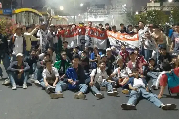 gambar tawuran keren