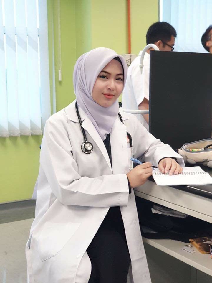 Foto Dokter Cantik