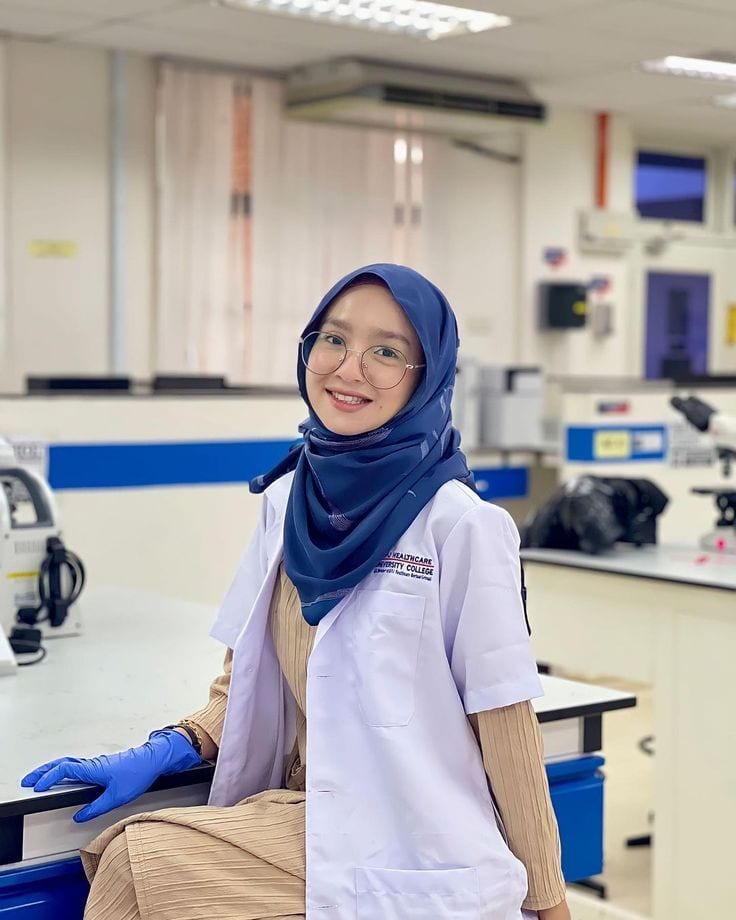 Foto Dokter Cantik