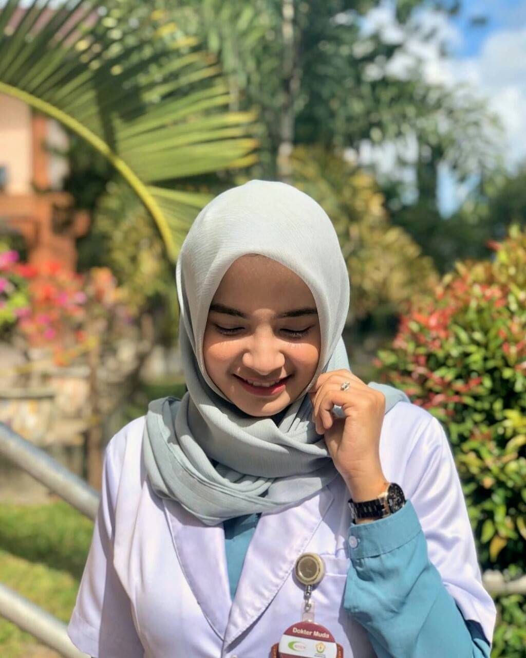 Foto Dokter Cantik