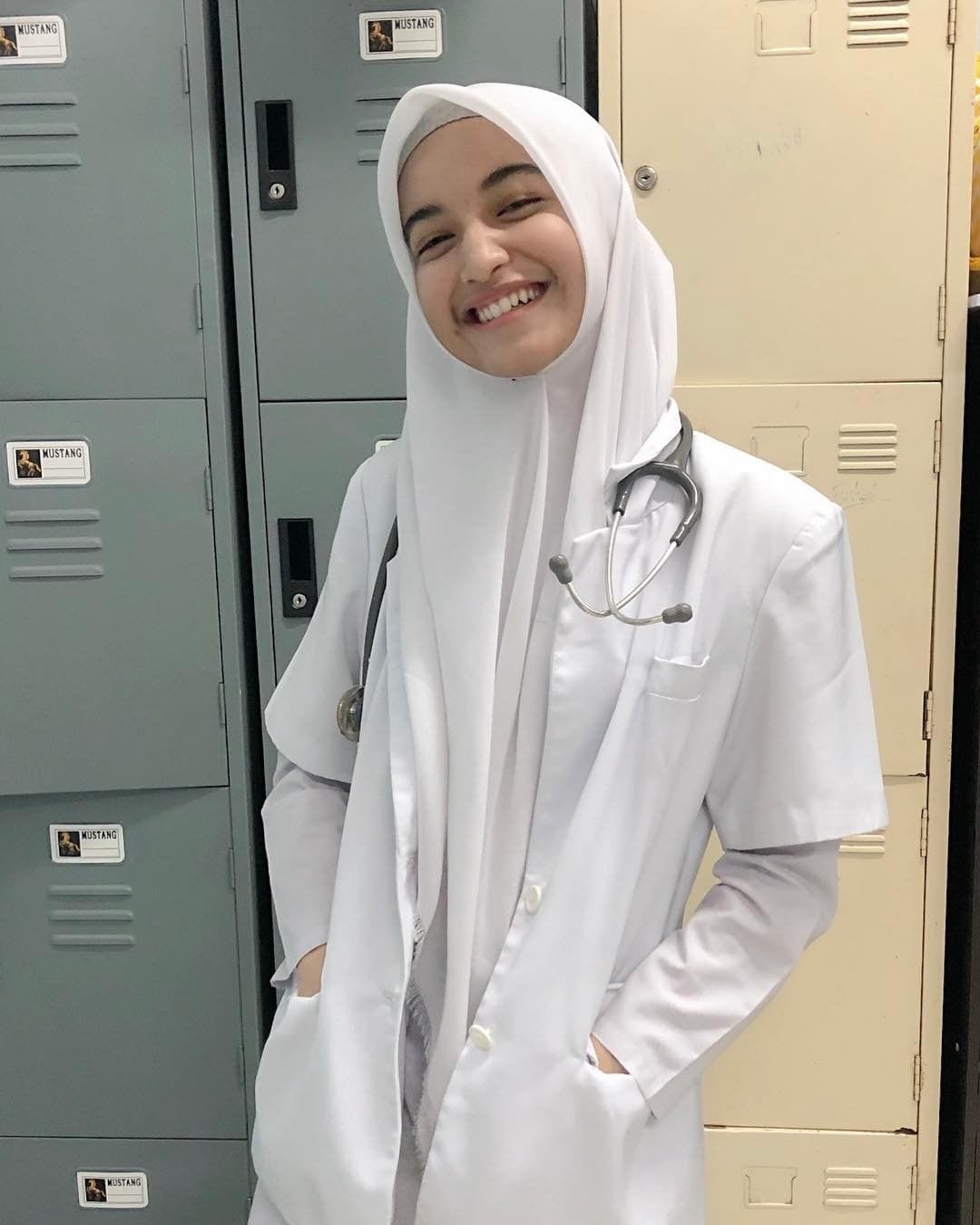 Foto Dokter Cantik