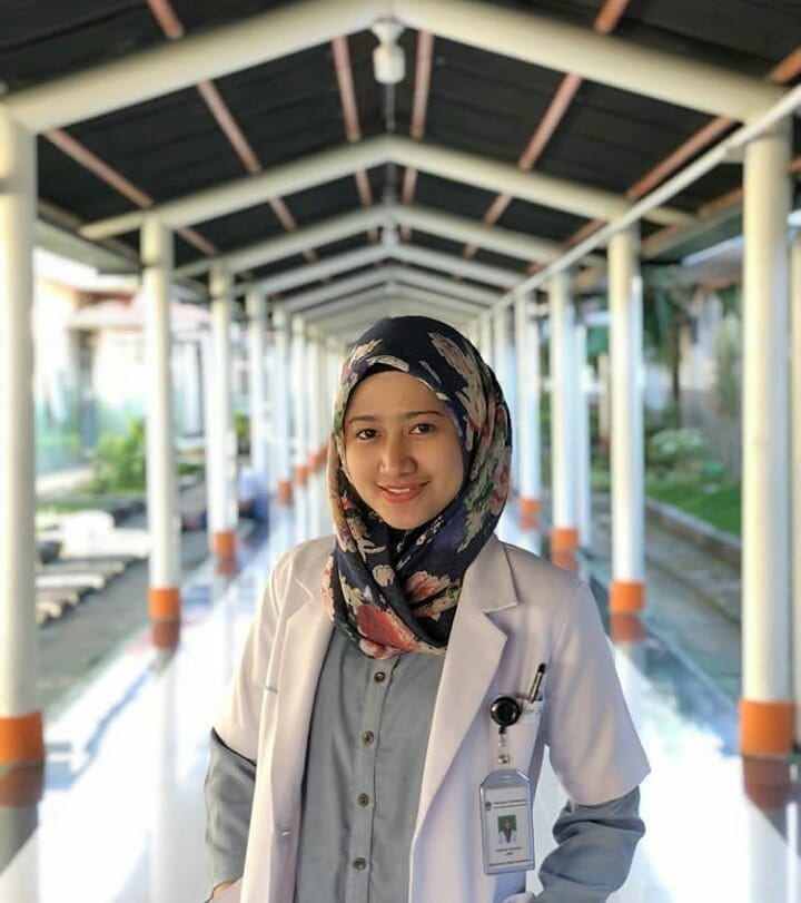 Foto Dokter Cantik