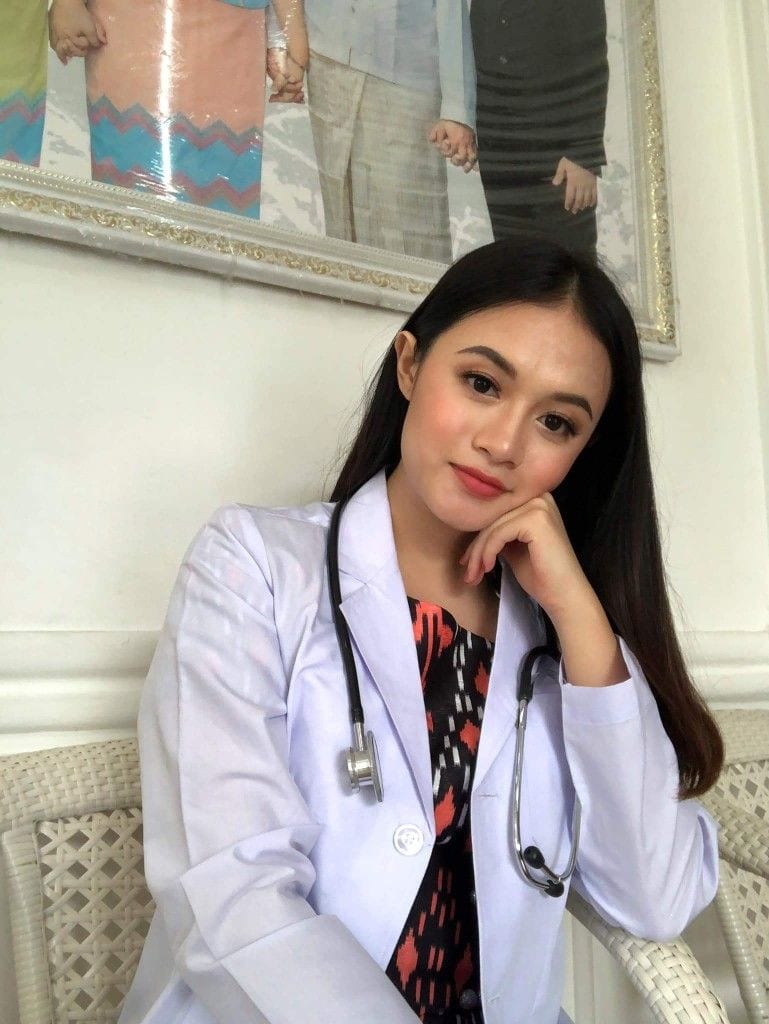 Foto Dokter Cantik
