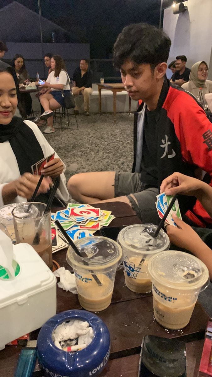 Foto Nongkrong di Cafe