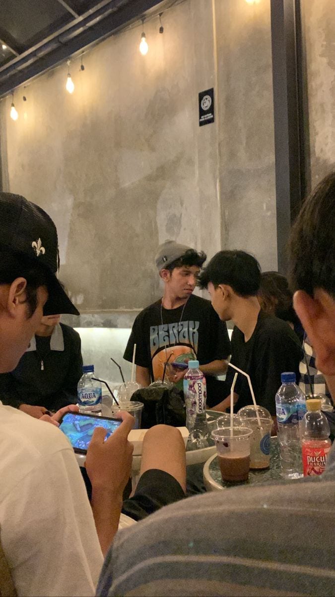 Foto Nongkrong di Cafe