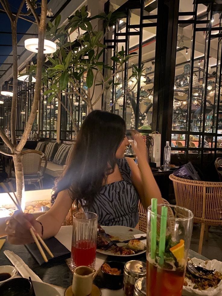 Foto Nongkrong di Cafe