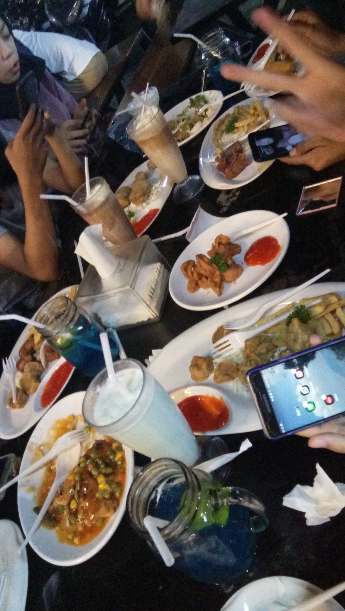 Foto Nongkrong di Cafe