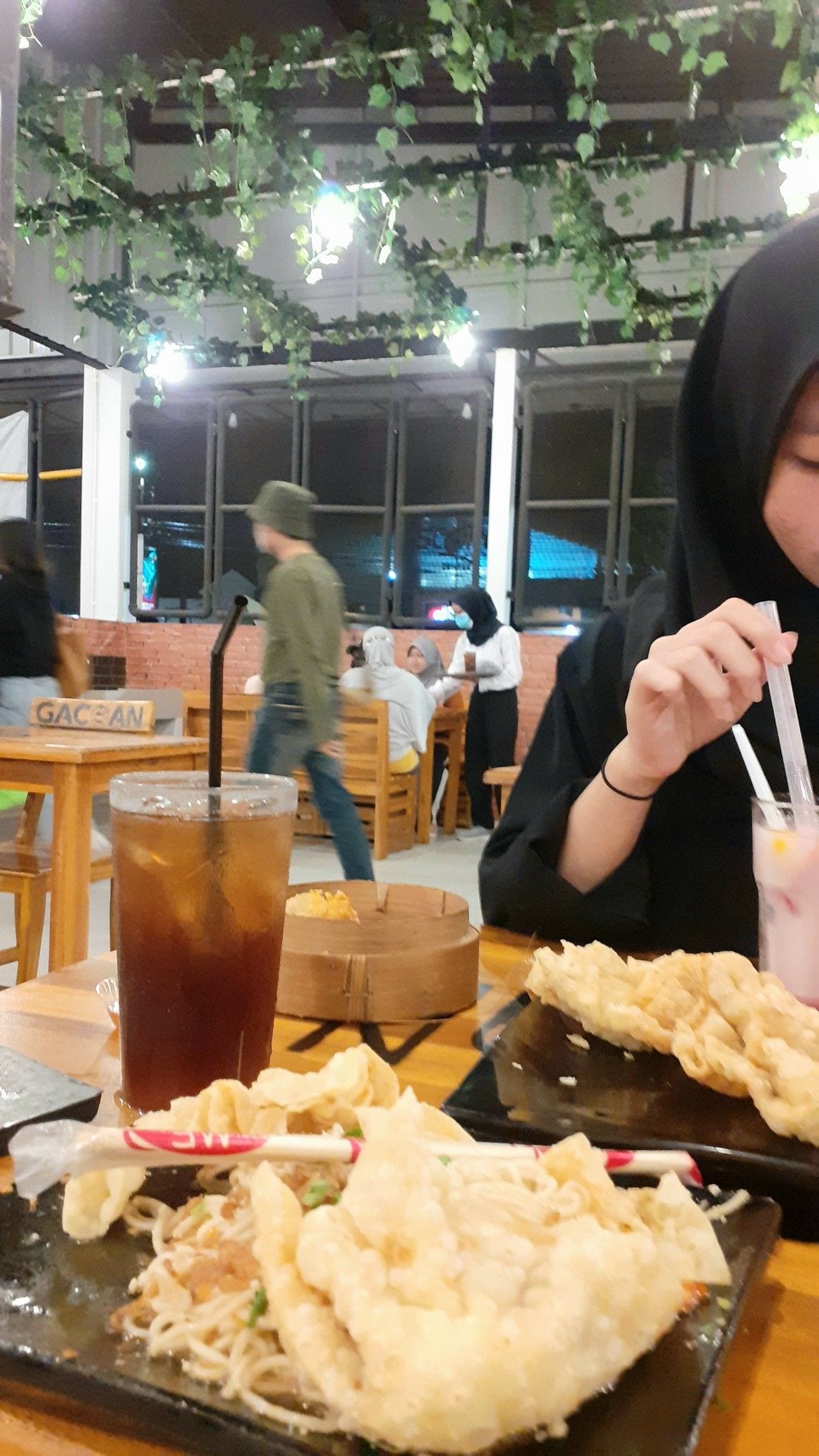 Foto Nongkrong di Cafe