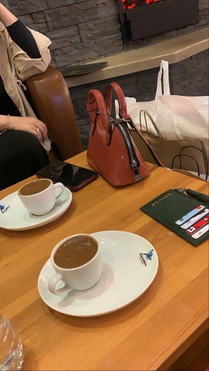 Foto Nongkrong di Cafe