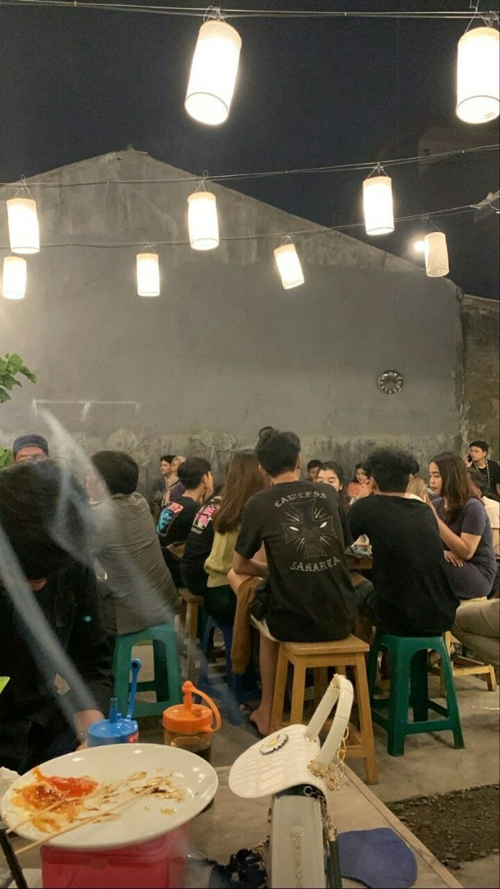 Foto Nongkrong di Cafe