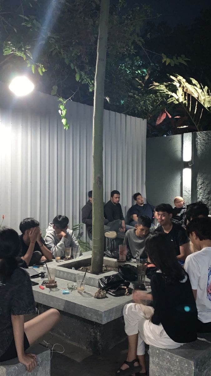 Foto Nongkrong di Cafe
