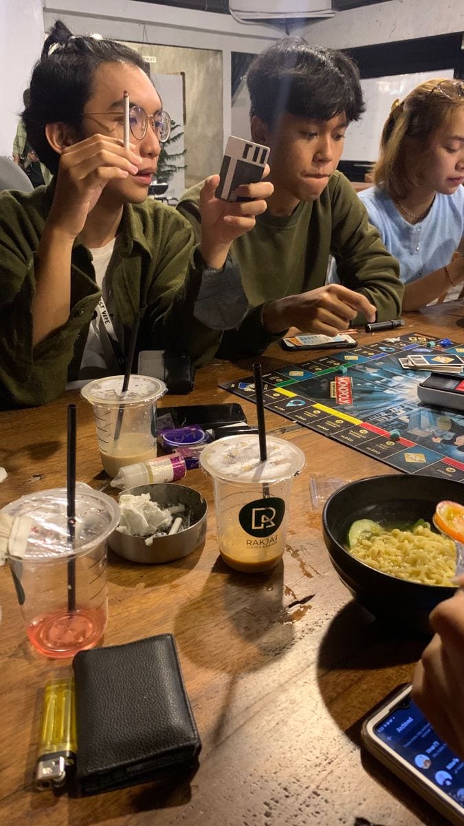 Foto Nongkrong di Cafe