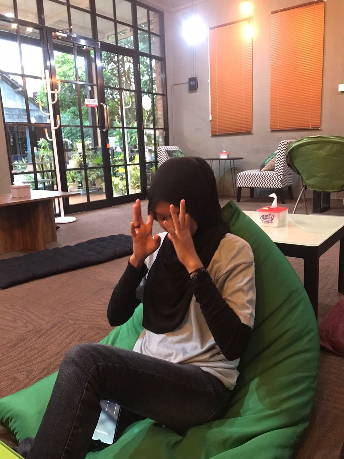 Foto Nongkrong di Cafe