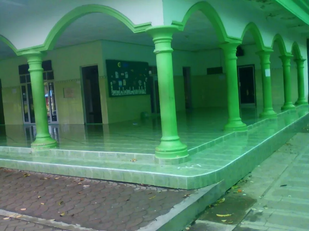 Cat Masjid Warna Hijau